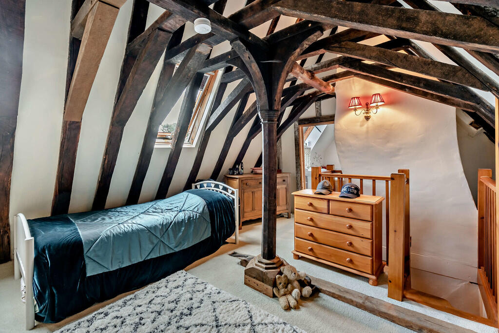 8598428-interior2...