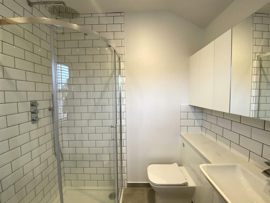 En-suite to Master