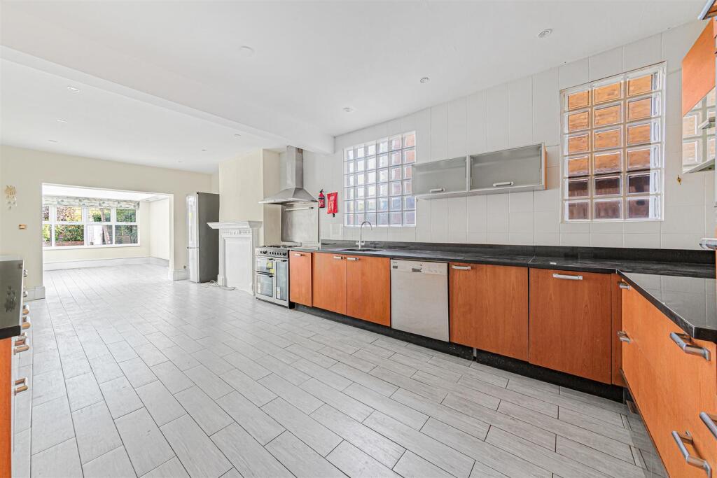 14 Streatham Common South SW16 3BT-4.jpg