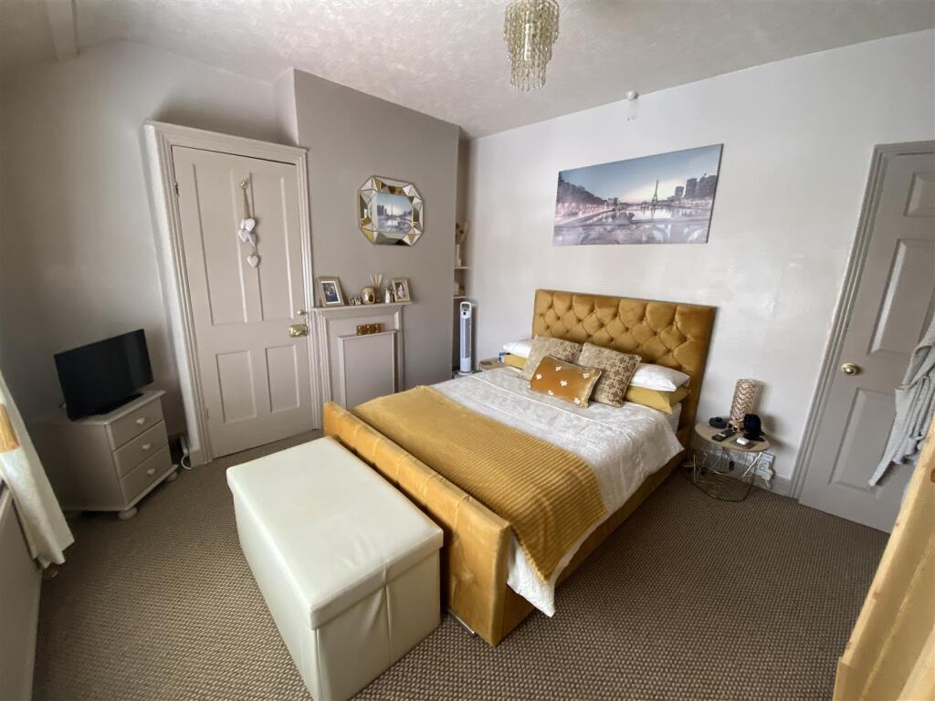 Bedroom no.1 front double: