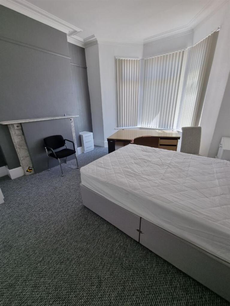 front bedroom.jpg