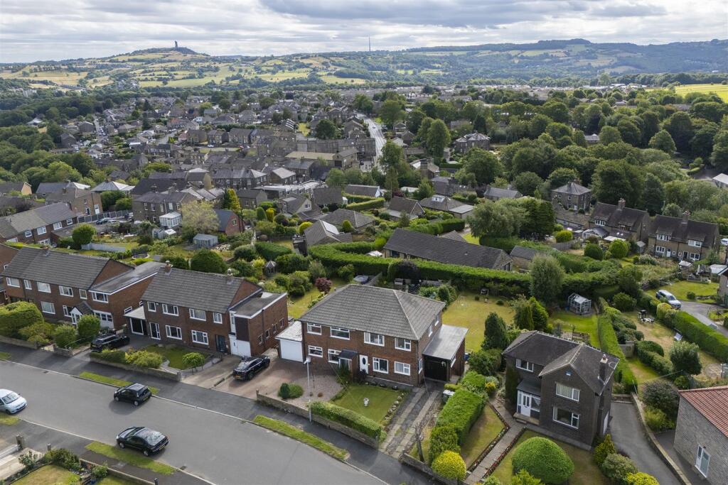 Bramleys Estate Agents - Roslyn Avenue - Netherton