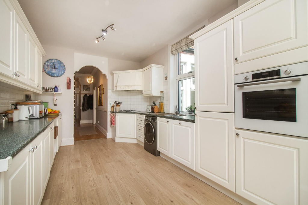 Kitchen/ Dining room