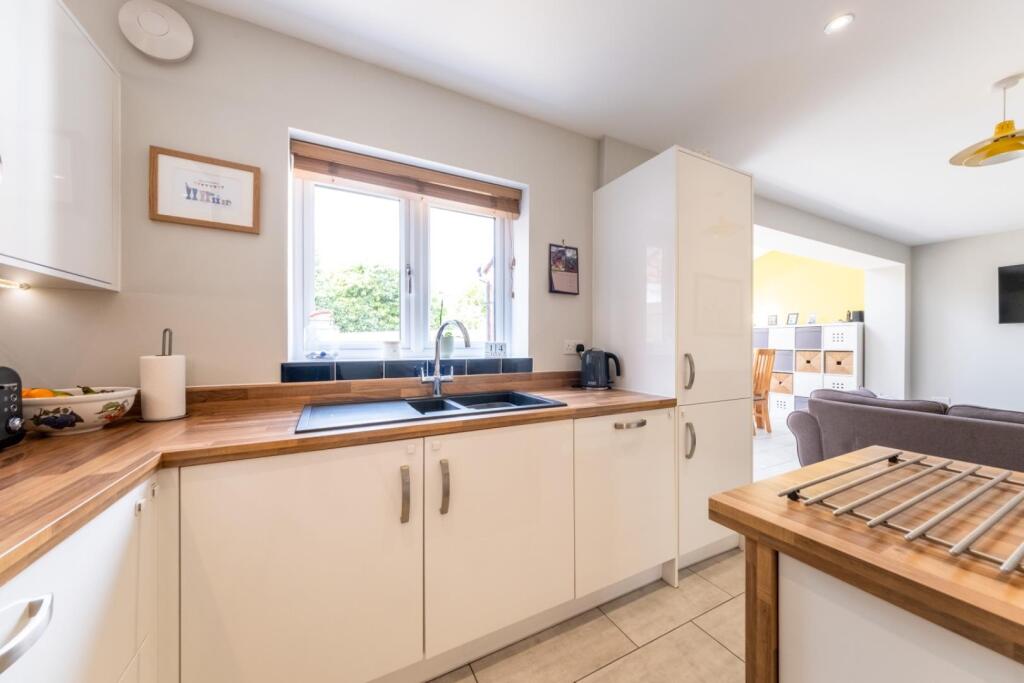 30 Thistle Close-004.jpg