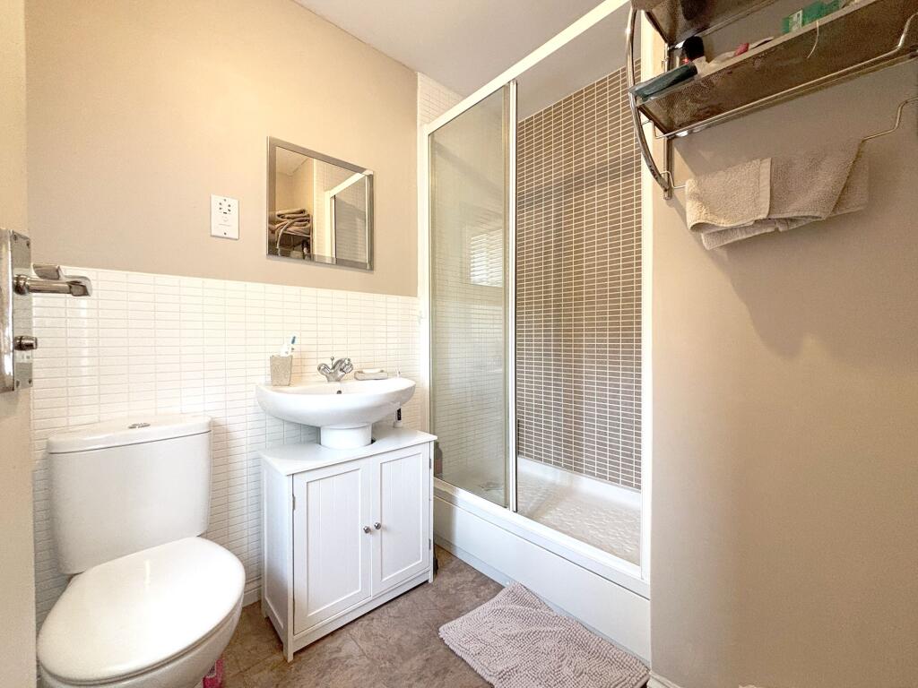 En-suite to master bedroom