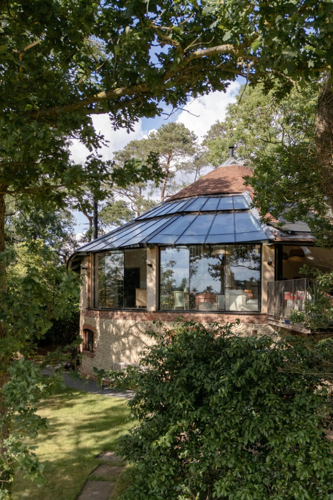 298426 - The Roundhouse, Park Lane, Old Knebwor...