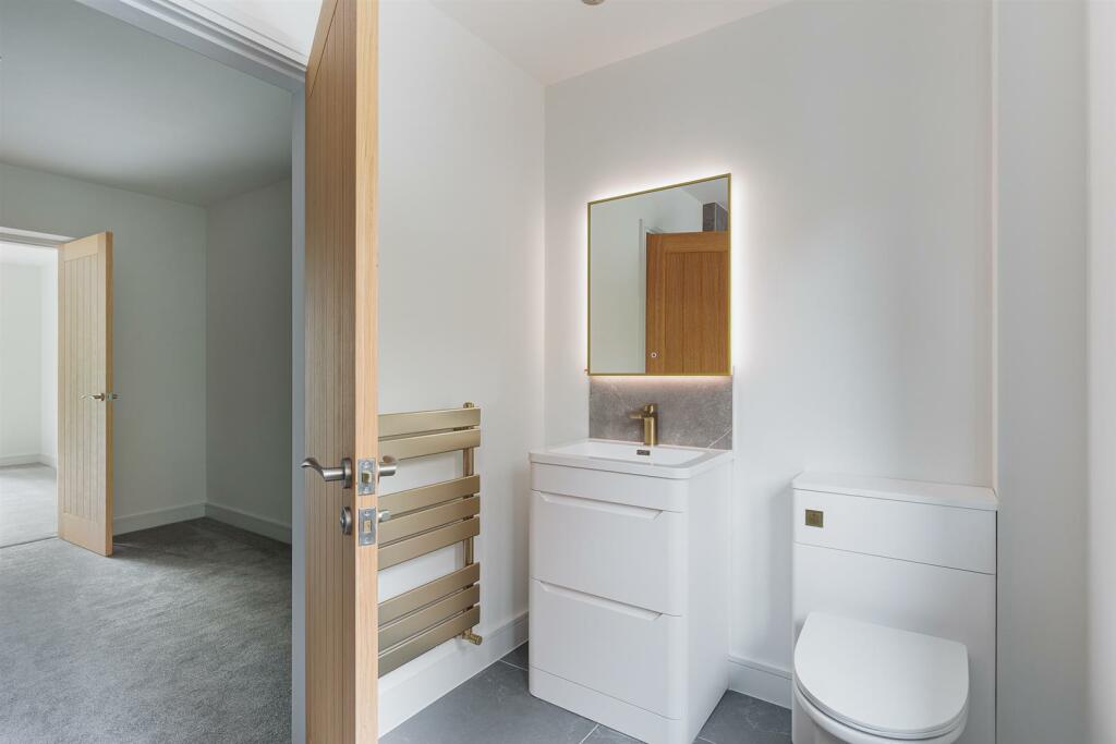 Master Bedroom EnSuite