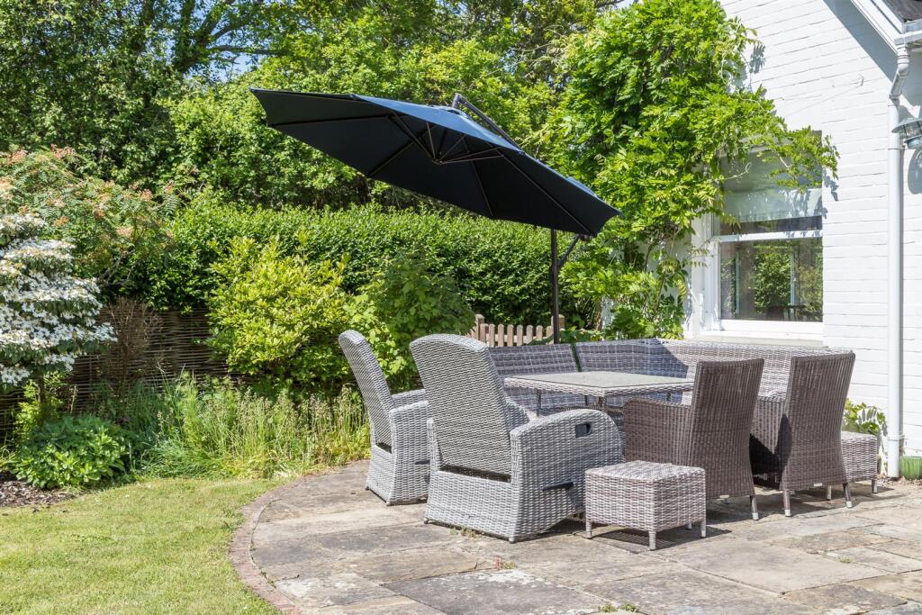 Garden furniture.jpg