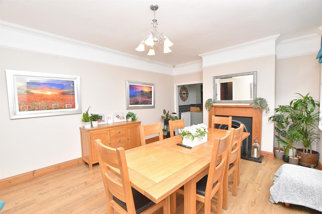 DINING/MORNING ROOM