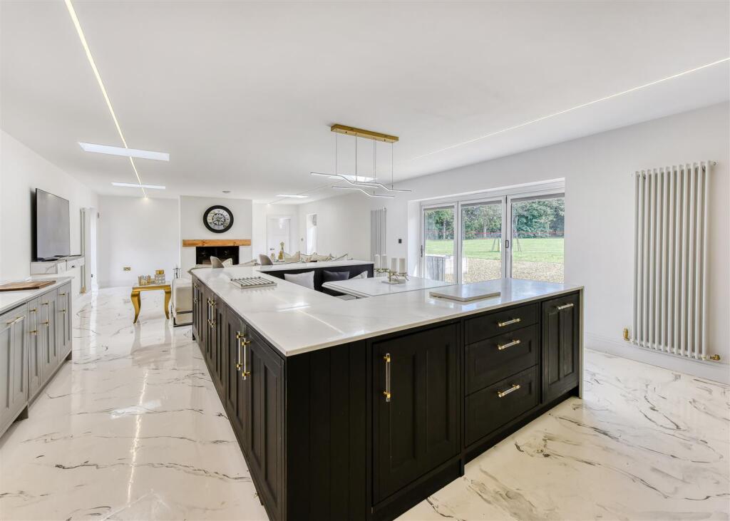 Meadow View-kitchen5.jpg