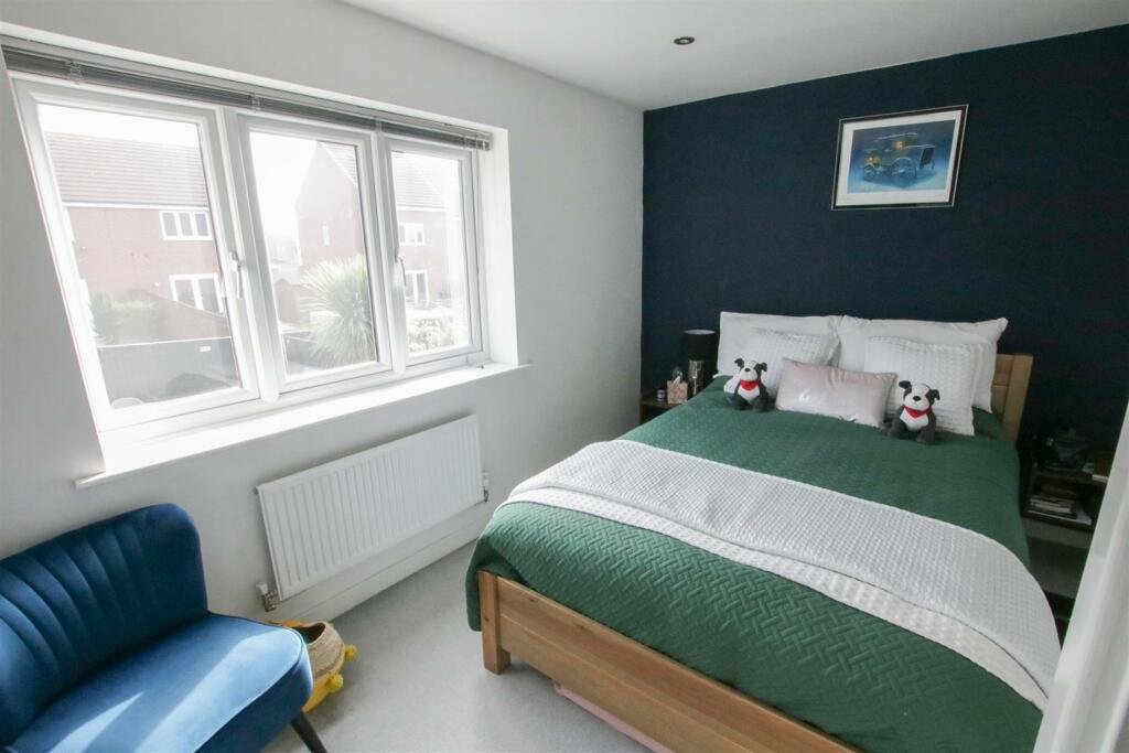 BEDROOM 2