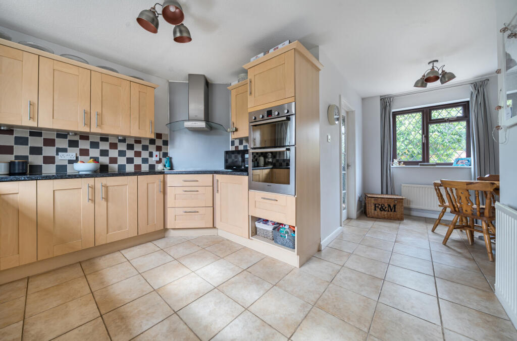 1344706-10-68b6db...