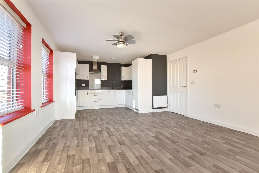 Kitchen/ Living Room