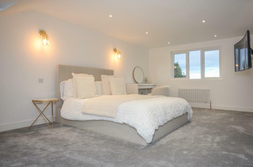 Master Bedroom pic 3.jpg