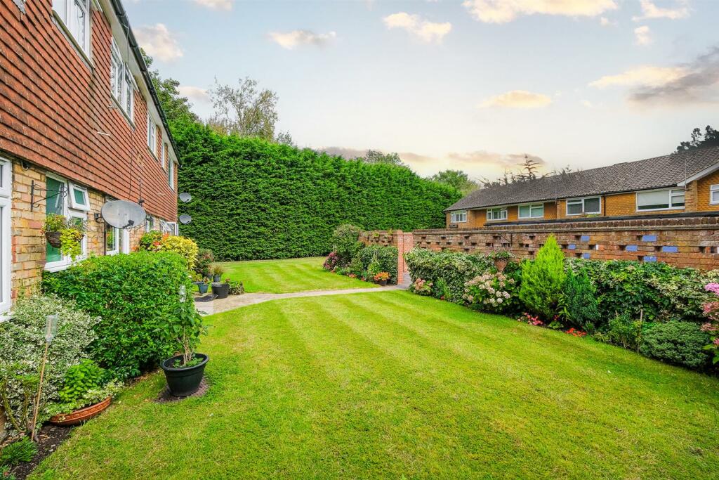 50 Ladycroft Way-23_web.jpg