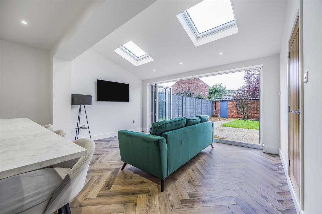 10 Old Manor Way, Drayton-PorticoMarketing-SoldBy-