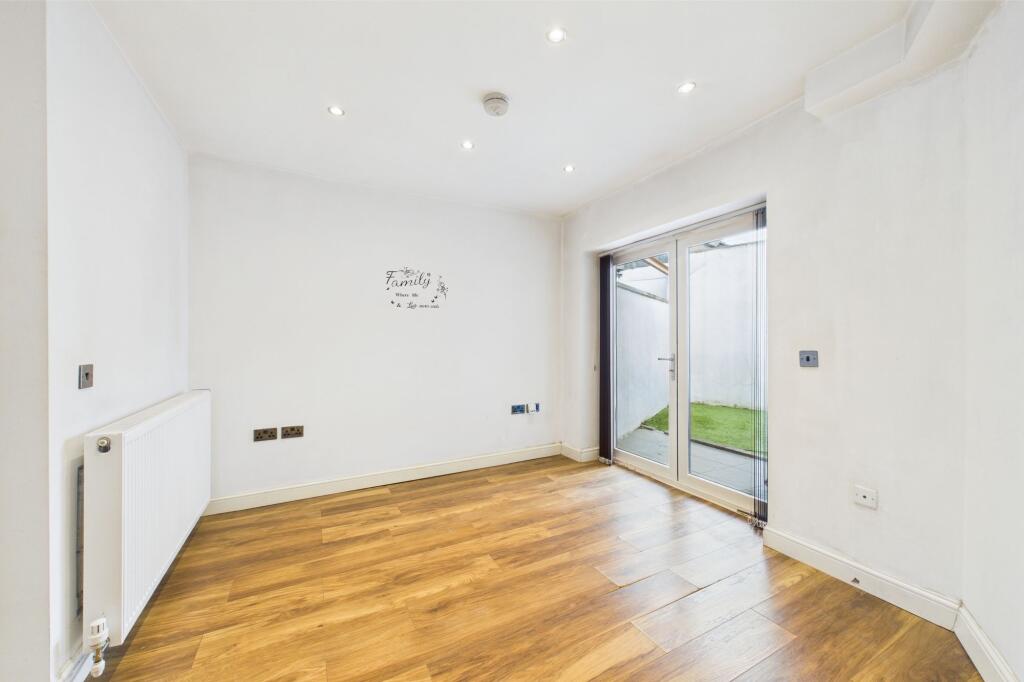 Kitchen / Living Area