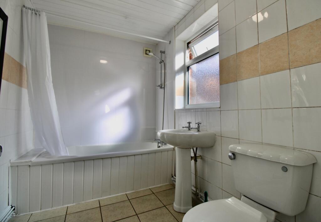Bathroom ground floor