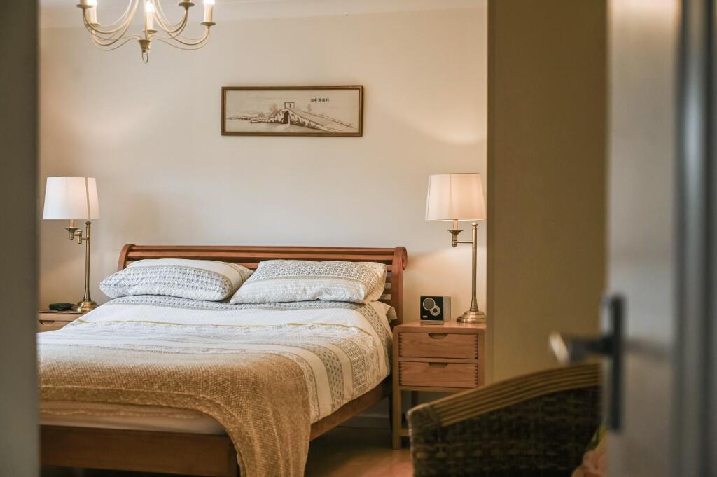 4 Church Close Ph82.jpg