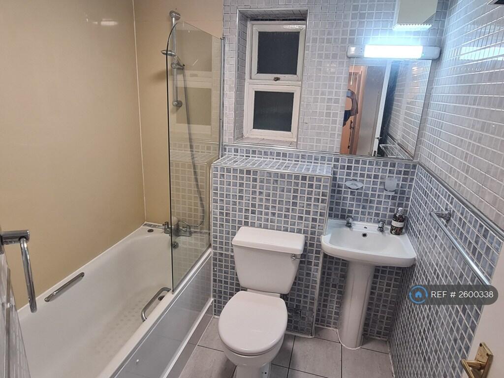 Main Bathroom (Shared Between 3)