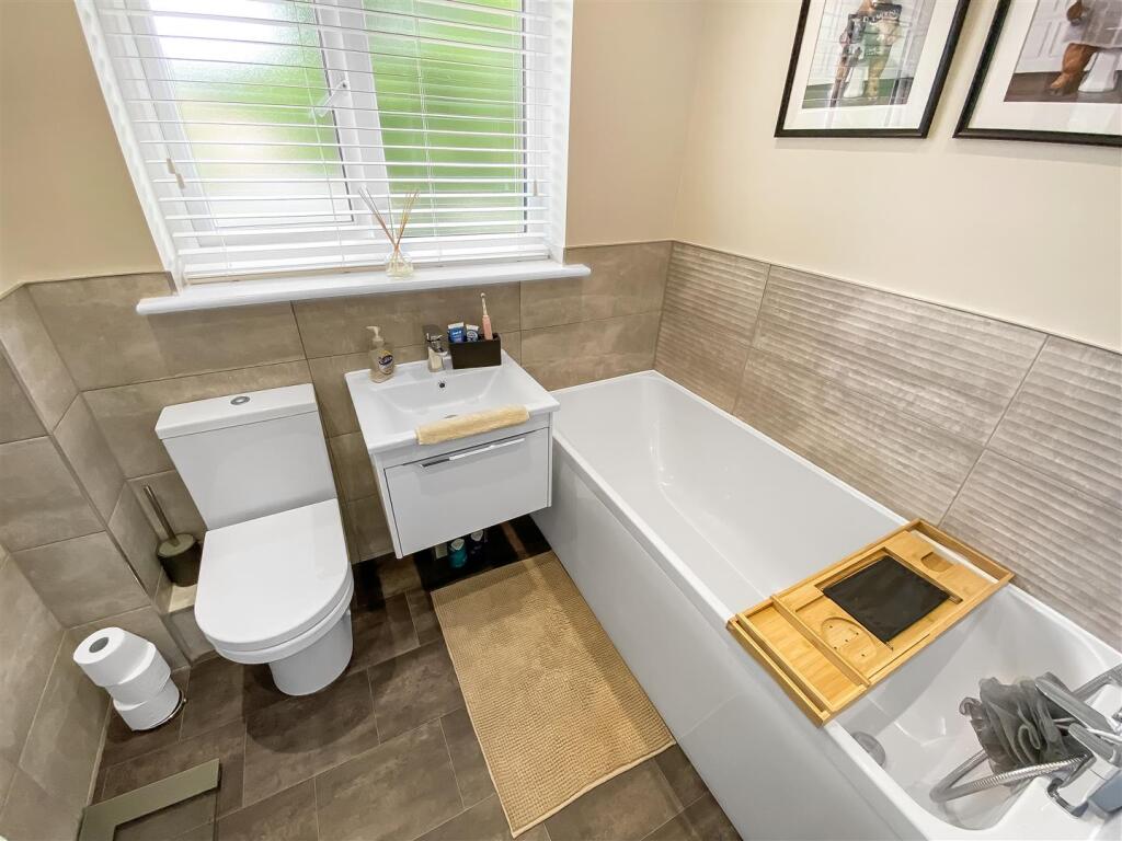 Family Bathroom/WC