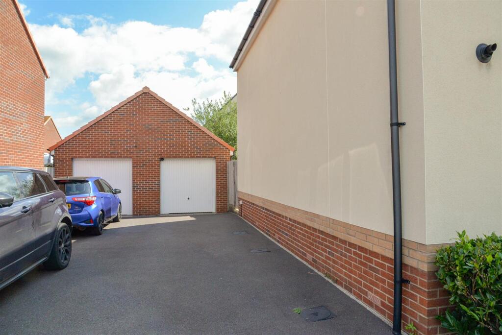 Garage &amp; Drive 1.jpg