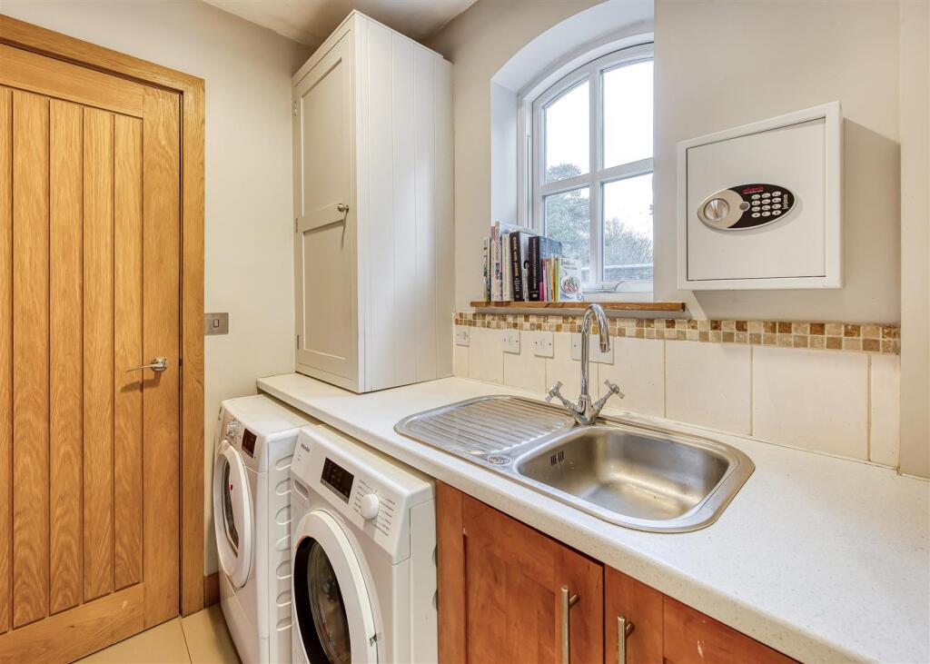 6 Engleton Lane-laundry.jpg