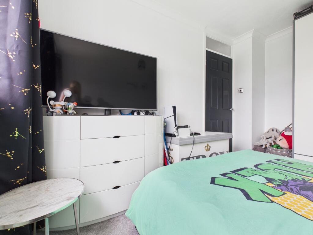 CAM03729G0-PR0173-STILL027