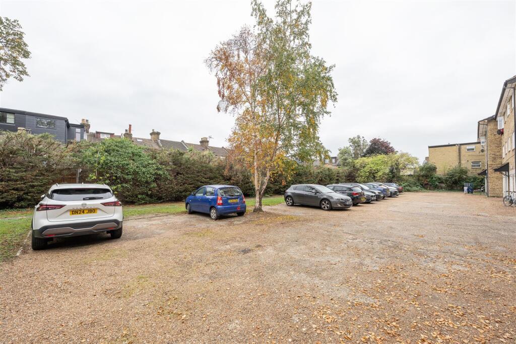 High Road Leytonstone, E11