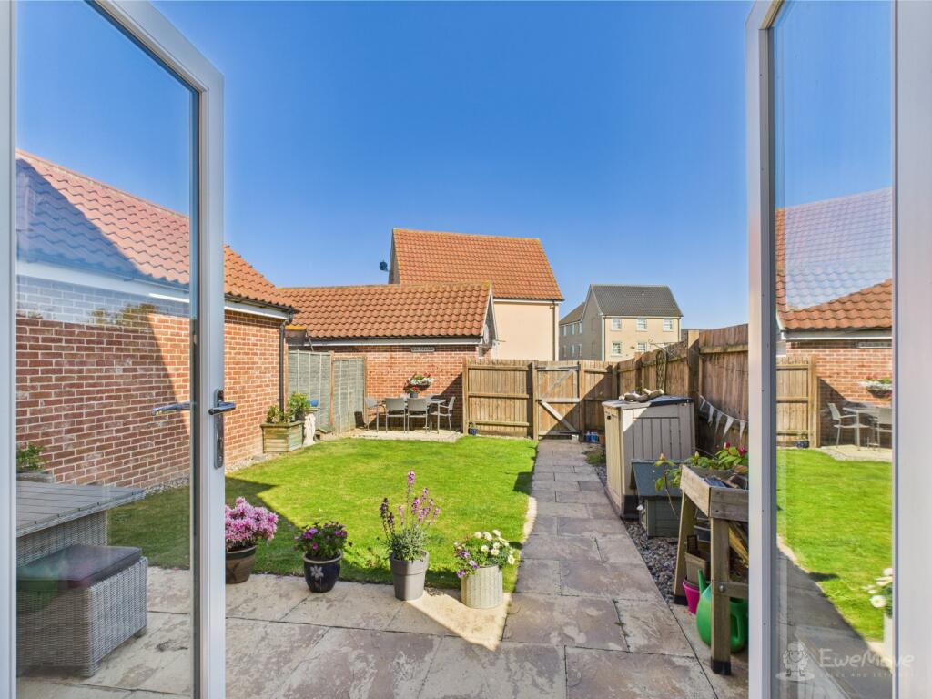Garden- Mark Stephens EweMove Newmarket and Soham 