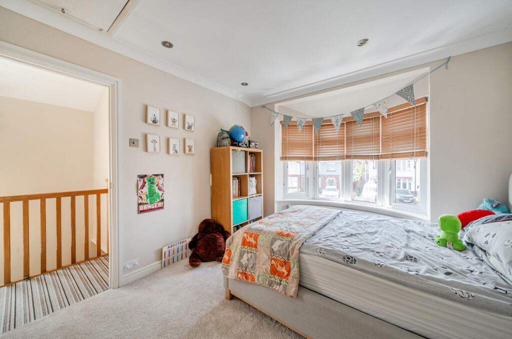 1328379-9-6899b61...