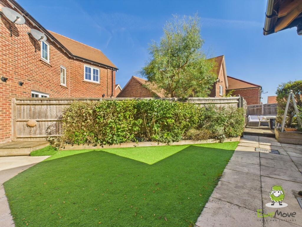 EweMove Estate Agents Basingstoke - Flagstone Cres