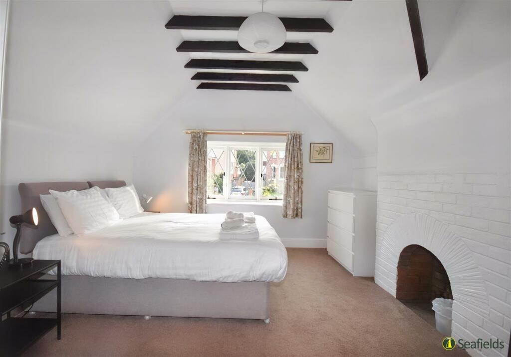 Bed 1.jpg