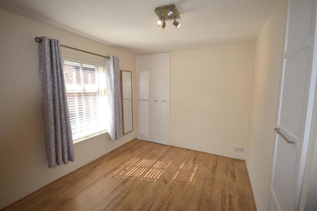 bedroom 1.JPG