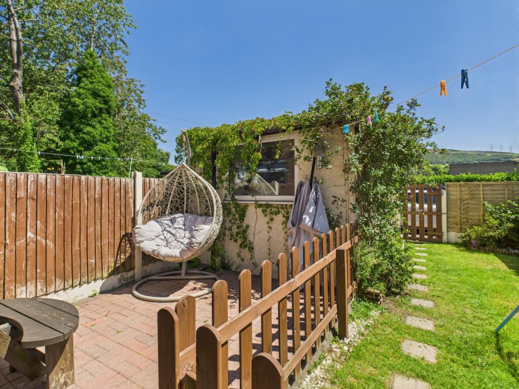 CAM03729G0-PR0092-STILL011