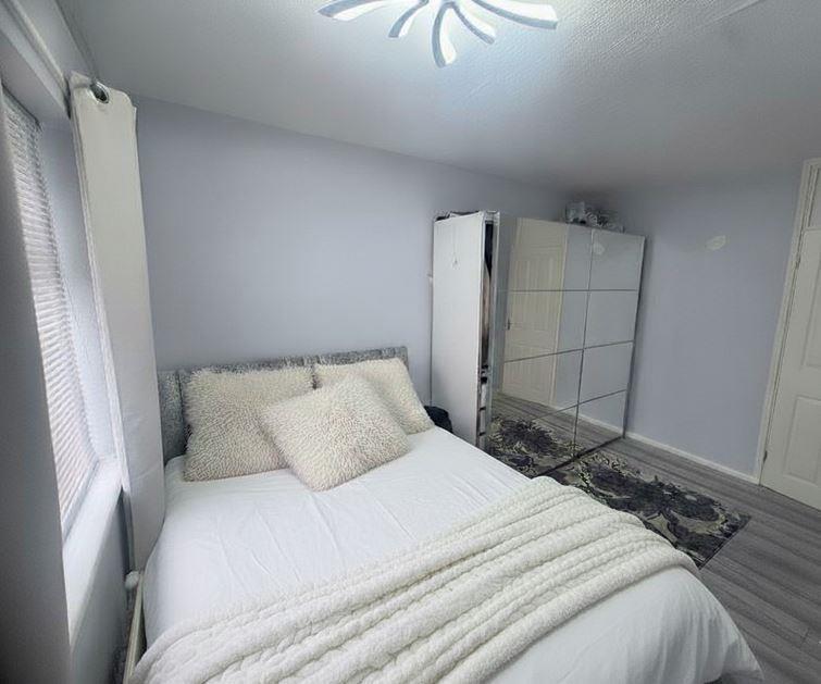 primary bed1.JPG