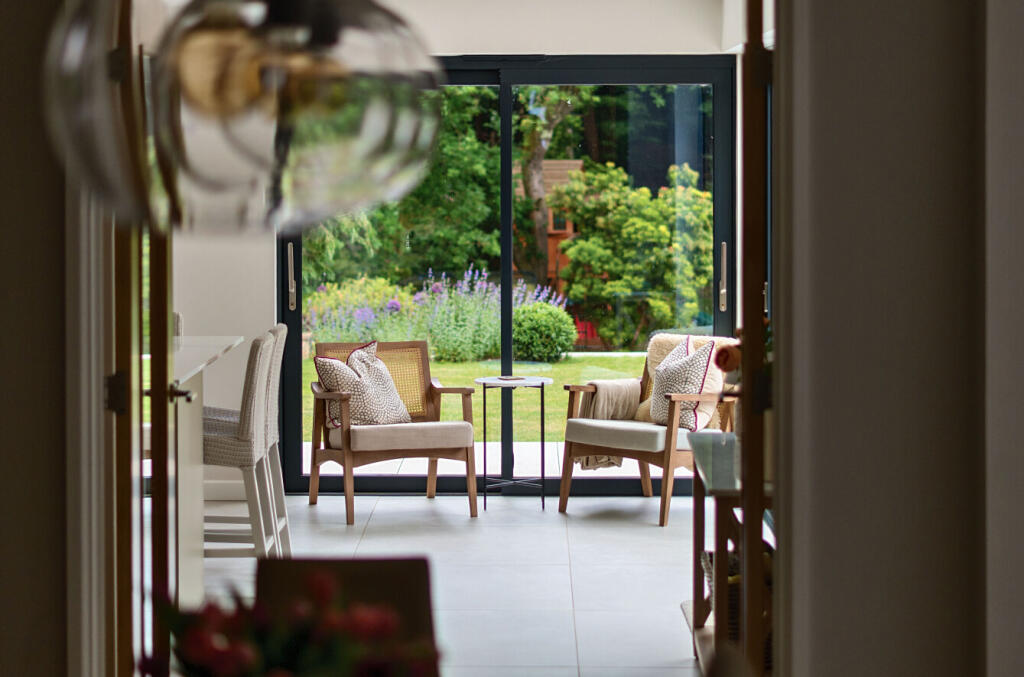 1296858-32-682dc3...