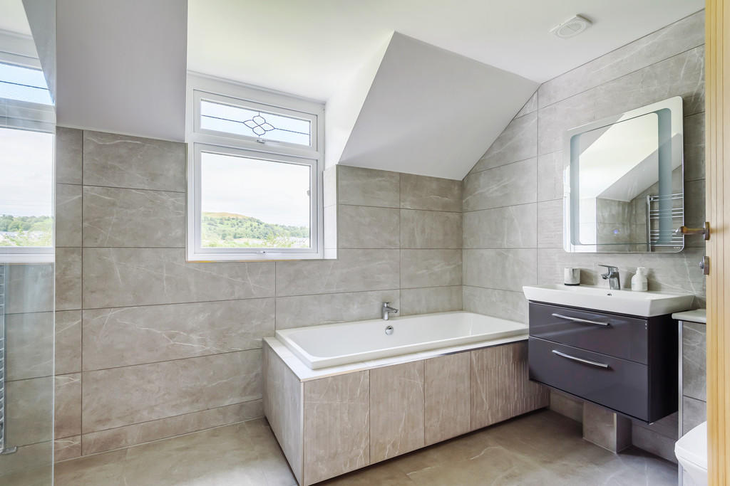 Master Bedroom en...