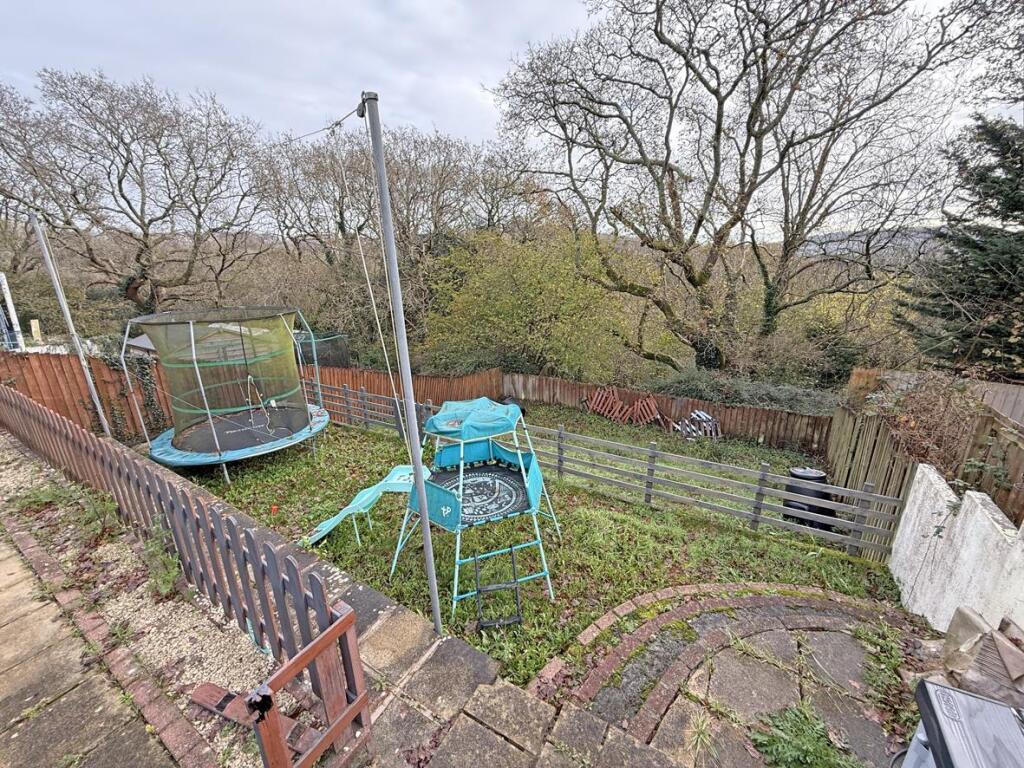 Bramfield Place 20 - Garden 2.jpg