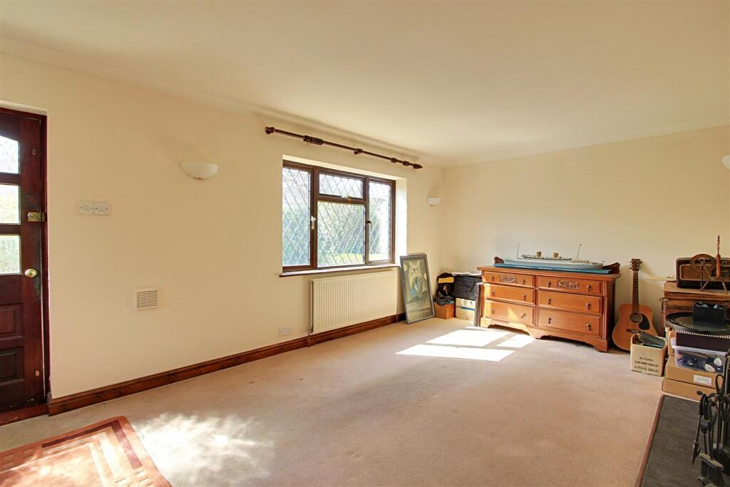 Living Room 1.jpg