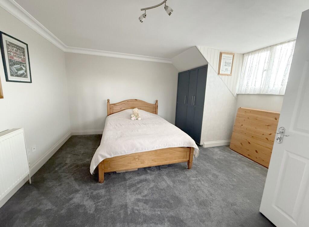 BEDROOM 1 (UP)