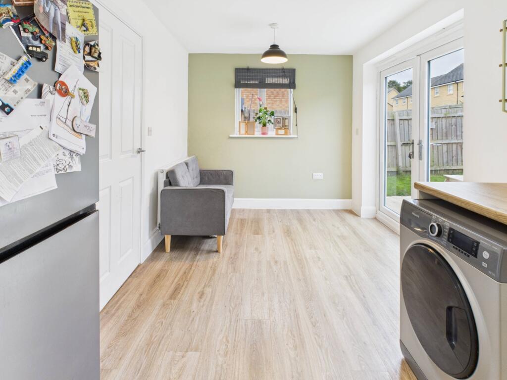 CAM04233G0-PR0034-STILL019