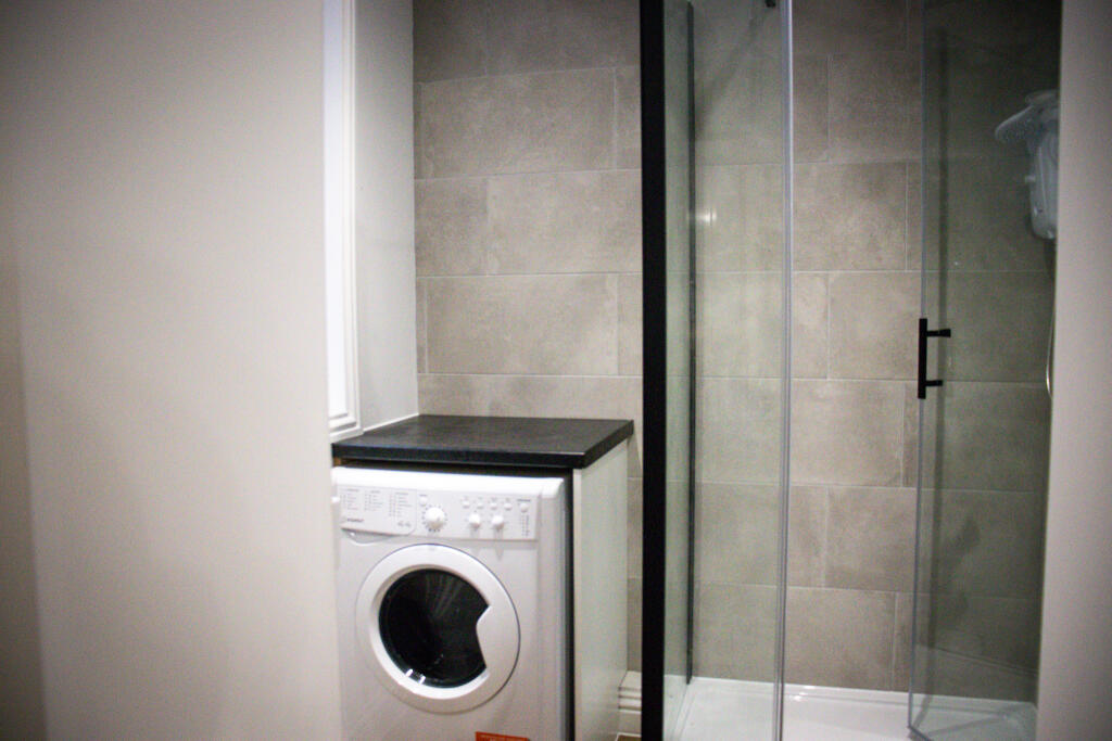 Flat 1 - Bathroom(2).jpg