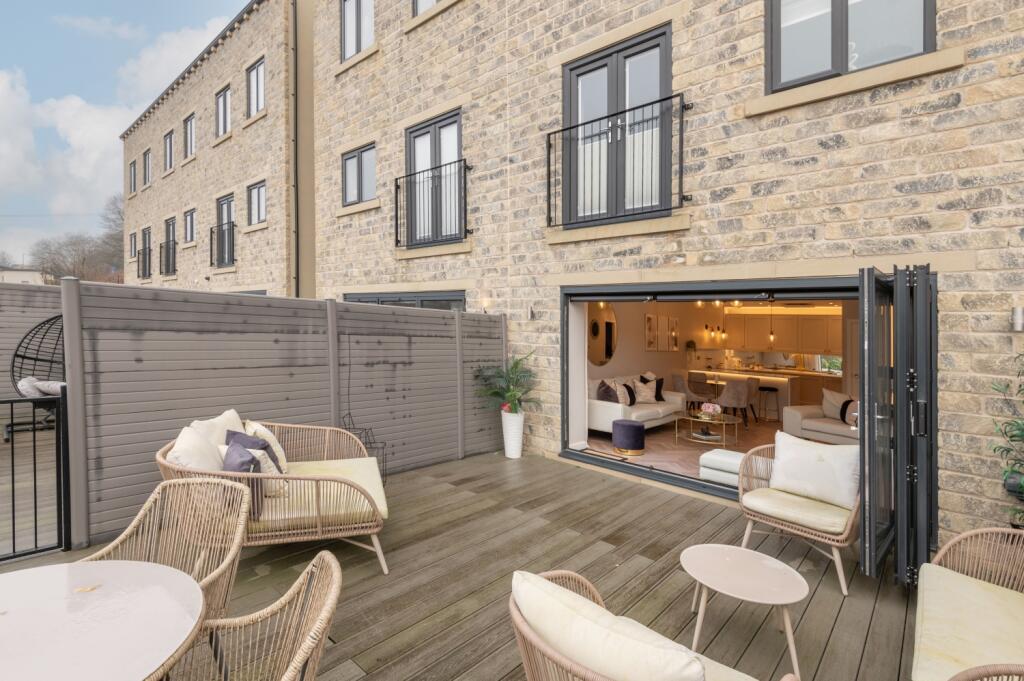 Rear Decked Patio
