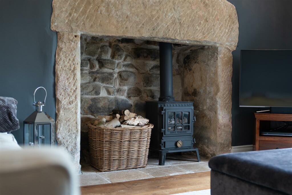 Living Room-5.jpg