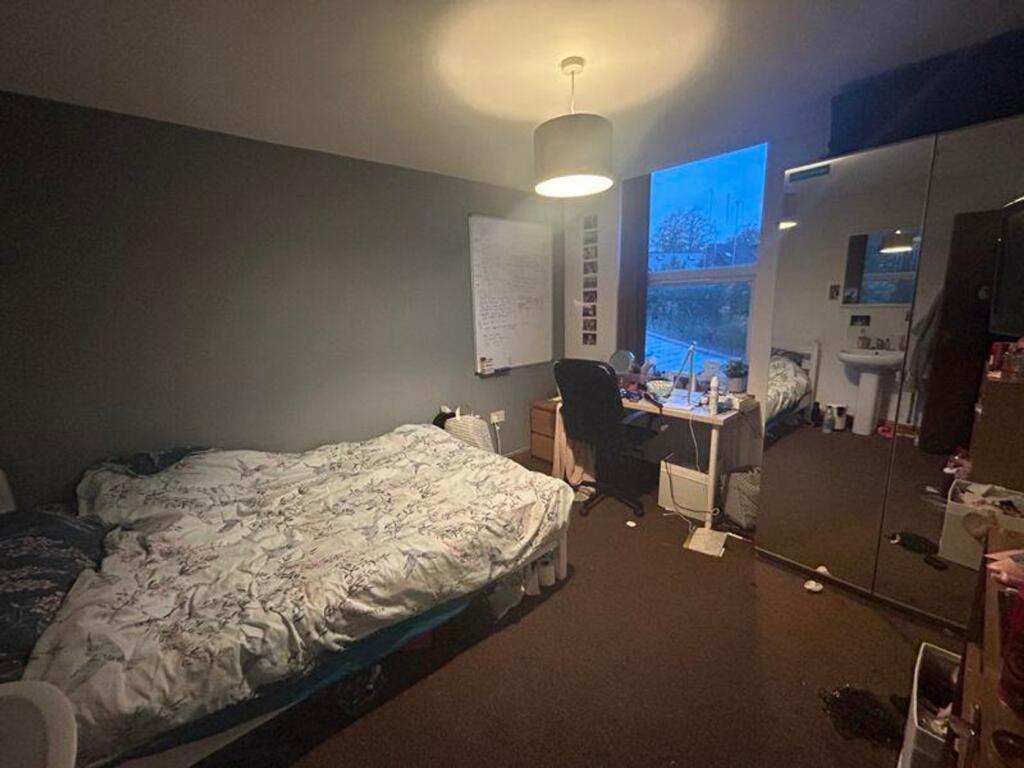 A cozy and inviting double bedroom with ample n...