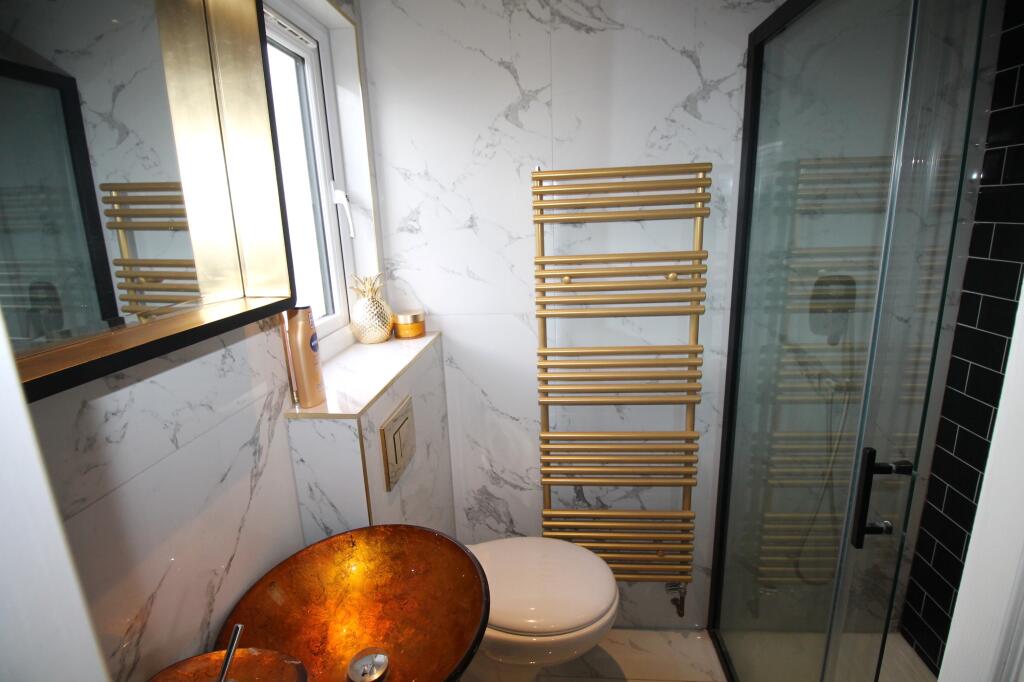 En Suite Shower Room