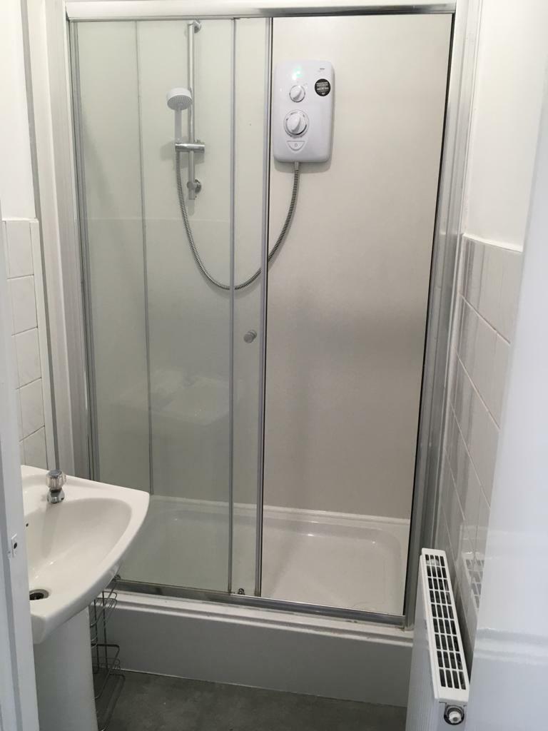 3) 14 Cranbrook Avenue Bathroom 2 17.09.2020.jpg