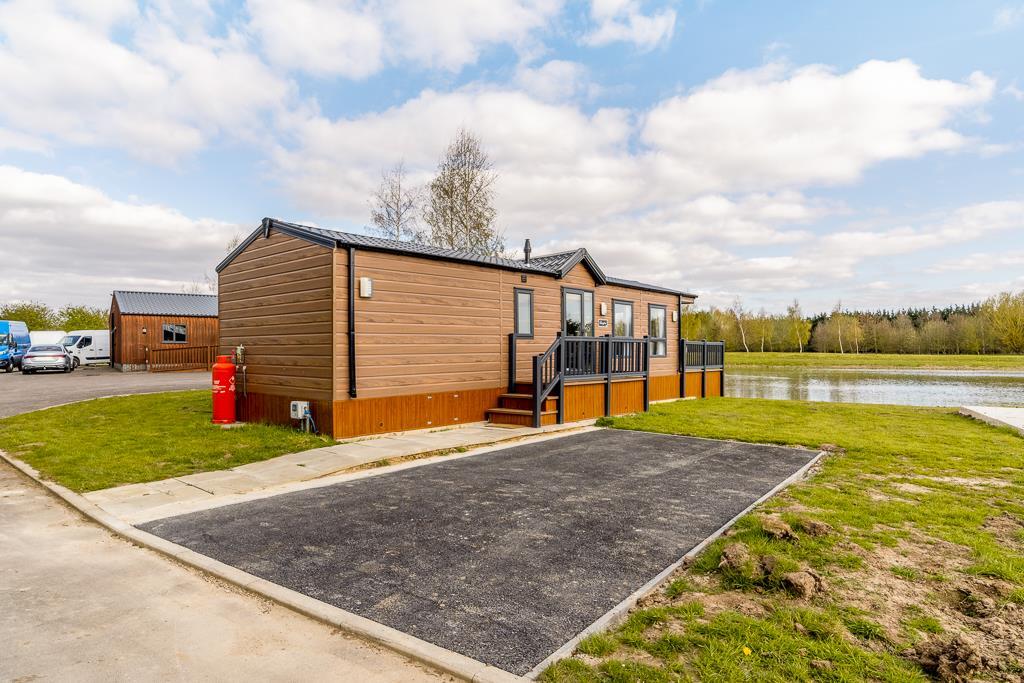 Swan Lake Country Park (Swineshead)-18.jpg