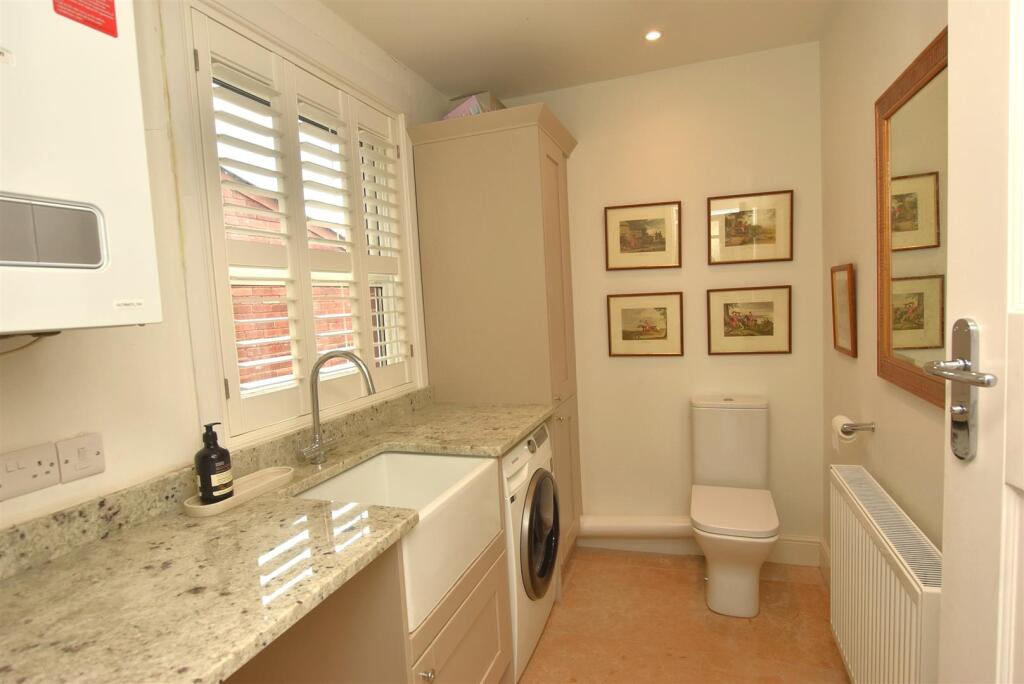 Utility Room/Cloakroom WC